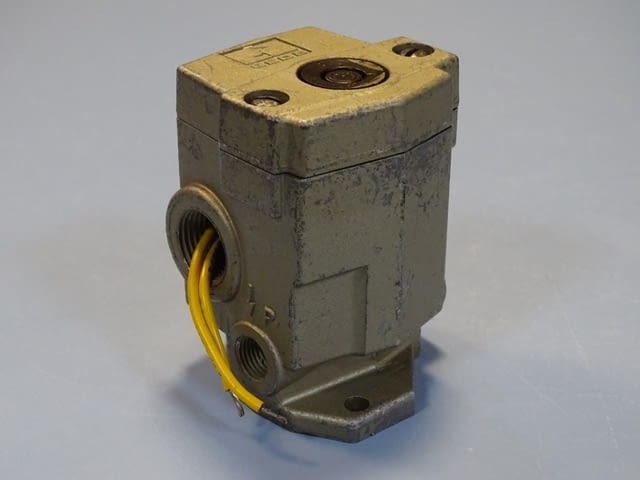 Пилотен пневматичен разпределител за преси ROSS J1613A2020 pneumatic valve 100V - снимка 3