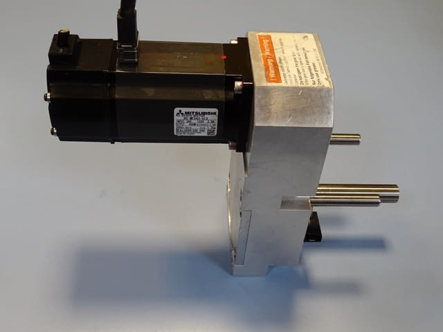 Мотор редуктор MITSUBISHI HC-MFS43-S13 AC servo motor SPN 05640.0011 worm gear box - снимка 3