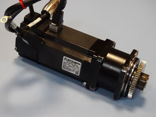 Серво мотор MITSUBISHI HC-KFS43-S23 AC servo motor 129V 3000min-1 - снимка 10