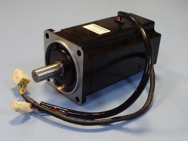 Серво мотор YASKAWA SGM-08U2HA12 AC Servo Motor 750W