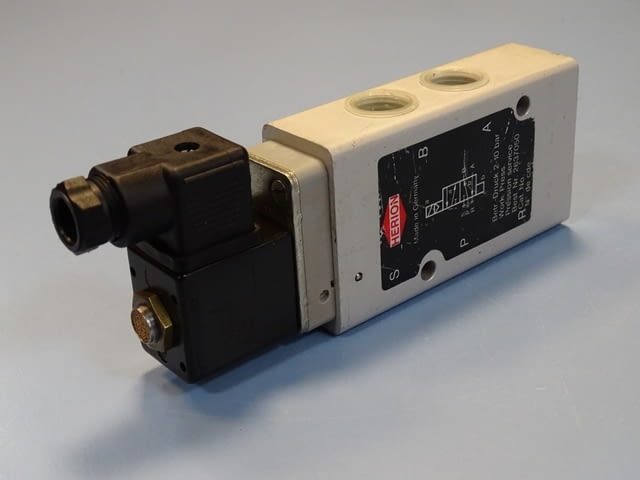 Пневматичен разпределител HERION 2637050 solenoid valve G1/2 2-10Bar - снимка 1