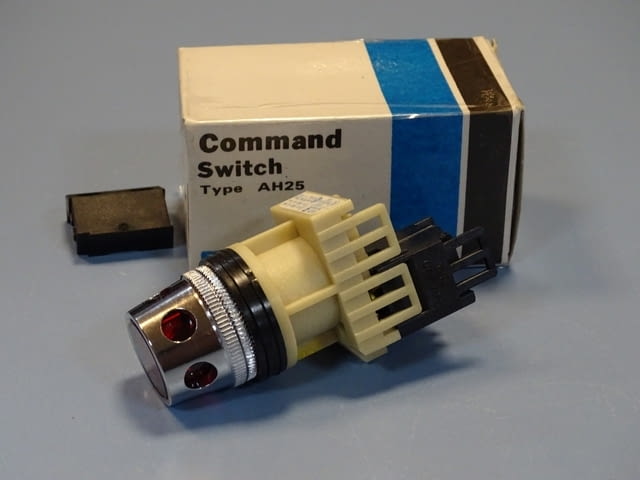 Команден бутон (светещ) червен FUJI Electric AH25-L2R10E command switch - снимка 1