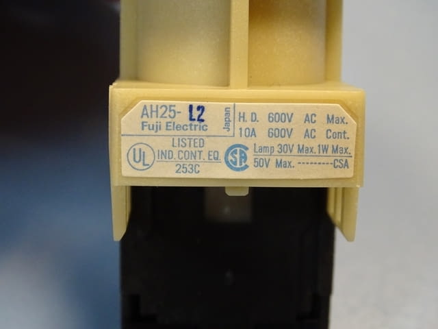 Команден бутон (светещ) червен FUJI Electric AH25-L2R10E command switch - снимка 3