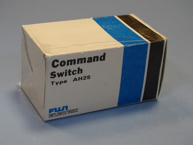 Команден бутон (светещ) червен FUJI Electric AH25-L2R10E command switch - снимка 9