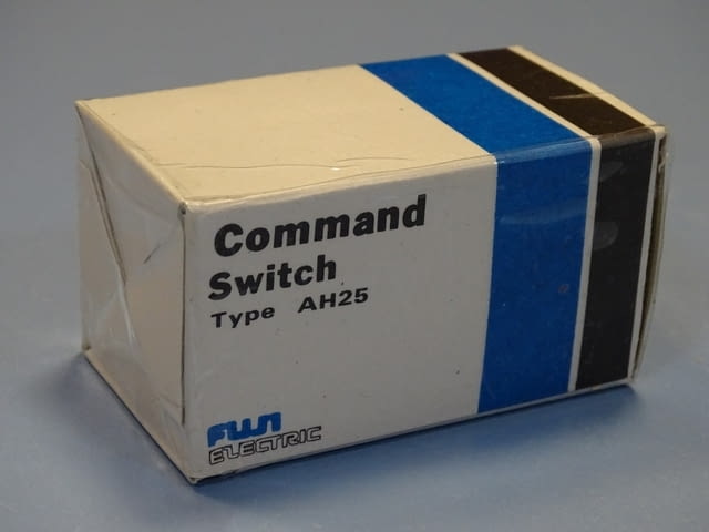 Команден бутон (светещ) бял FUJI Electric AH25-L2W10E command switch - снимка 8