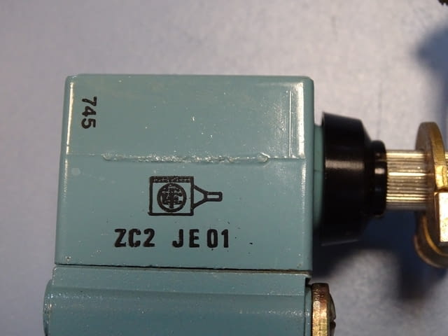 Изключвател краен Telemecanique XC2-JC/ ZC2 JE01/ XC2 JC4/ ZC2 JY11 Limit Switch - снимка 4