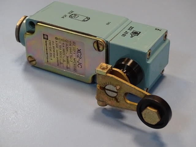 Изключвател краен Telemecanique XC2-JC/ ZC2 JE01/ XC2 JC4/ ZC2 JY11 Limit Switch - снимка 6