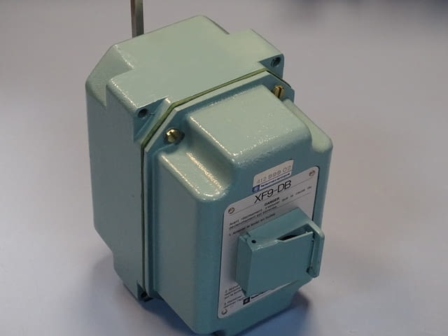 Краен изключвател Telemecanique XF9-DB Limit Switch, city of Plovdiv | Industrial Equipment - снимка 1