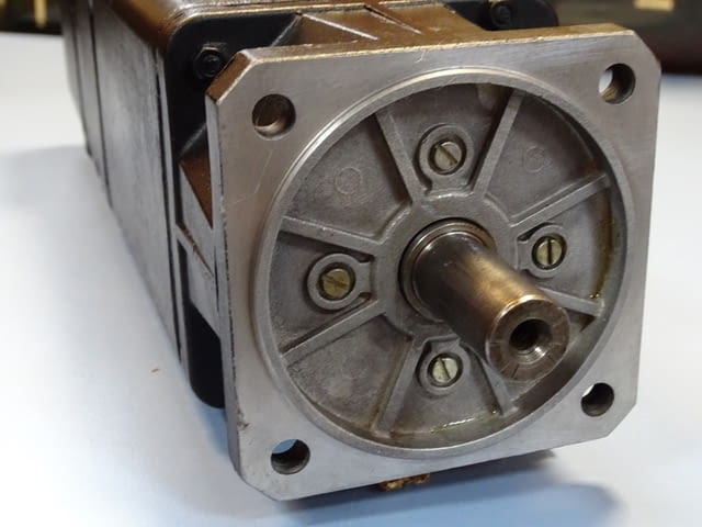 Правотоков ел. двигател Siemens 1HU3056-OAC01-Z servo motor 176V - снимка 7