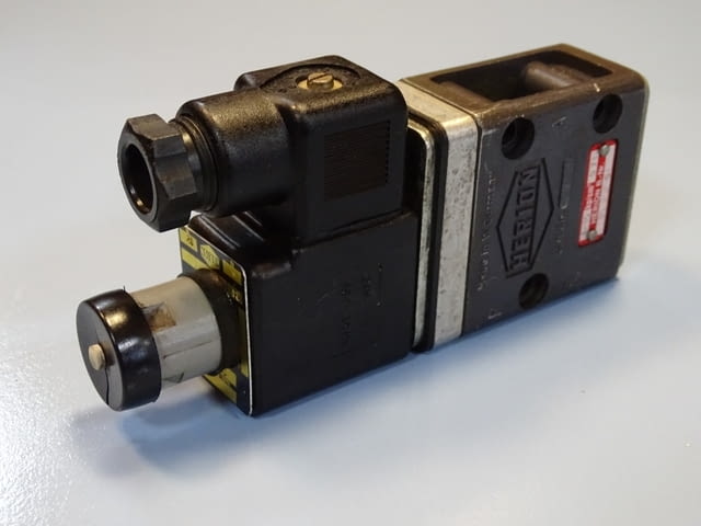 Пневматичен разпределител HERION 80202-04 Solenoid Valve 48VAC/24VDC - снимка 1