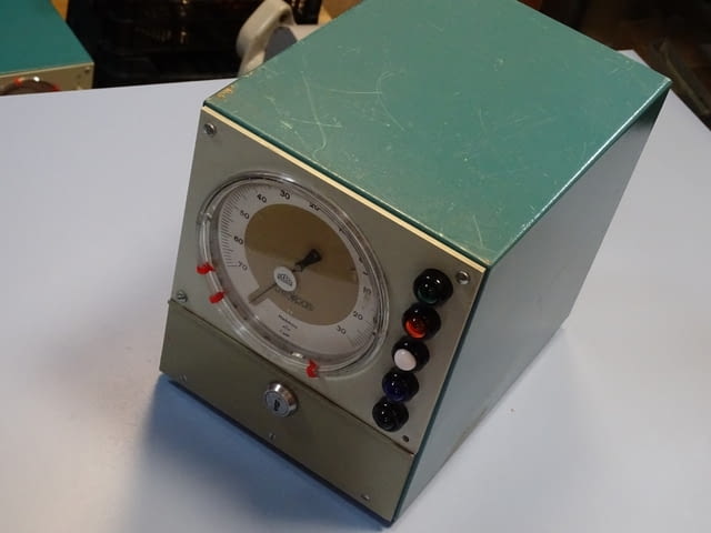 Уред за активен контрол VEB Massi AEROPAN B-IV dual air gauge 3-5kp/cm2 - снимка 1