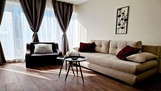 Двустаен апартамент за 5 човека за нощувки с паркинг в Комплекс Папая, Варна - снимка 1