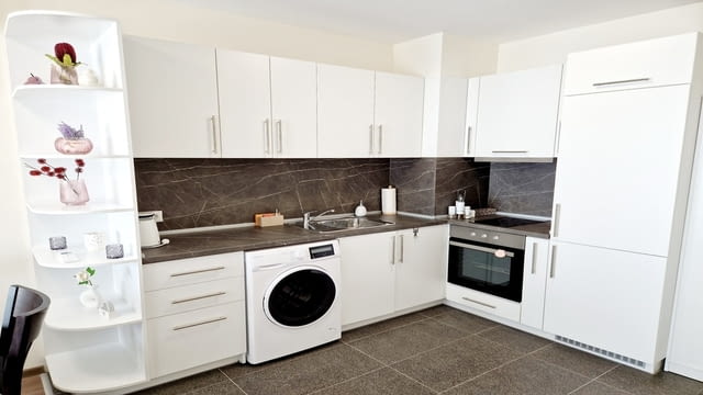 Двустаен апартамент за 5 човека за нощувки с паркинг в Комплекс Папая, Варна - снимка 5