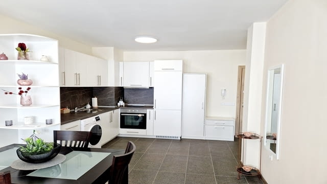 Двустаен апартамент за 5 човека за нощувки с паркинг в Комплекс Папая, Варна - снимка 6