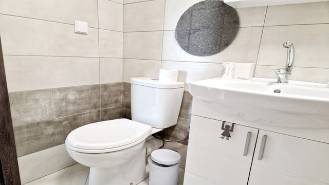 Двустаен апартамент за 5 човека за нощувки с паркинг в Комплекс Папая, Варна - снимка 11