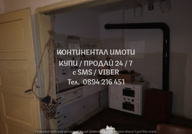 Код 62809. Двуетажна тухлена къща 180м2 с двор 200м2 с гараж на асфалтова улица. Къщата е гредоред с - снимка 4