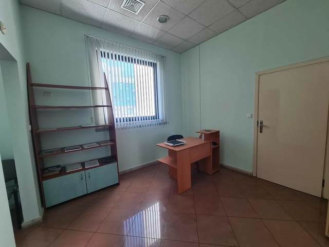 ОФИС под наем в ЦЕНТЪРА на град Хасково. 1-bedroom, 50 m2, Brick - city of Haskovo | Offices - снимка 4