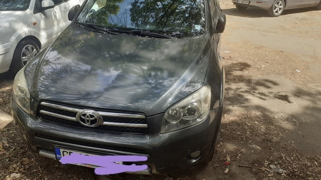 Продавам Тойота Rav 4