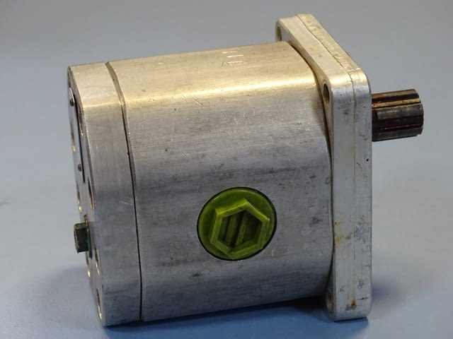 Хидромотор ORSTA 20/16 TGL 10860 hydraulic motor, city of Plovdiv | Industrial Equipment - снимка 8