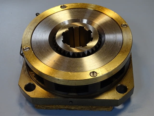 Електромагнитен съединител ETM-116 2H (ЭТМ-116 2Н) electromagnetic multi-plate clutch 24VDC - снимка 1