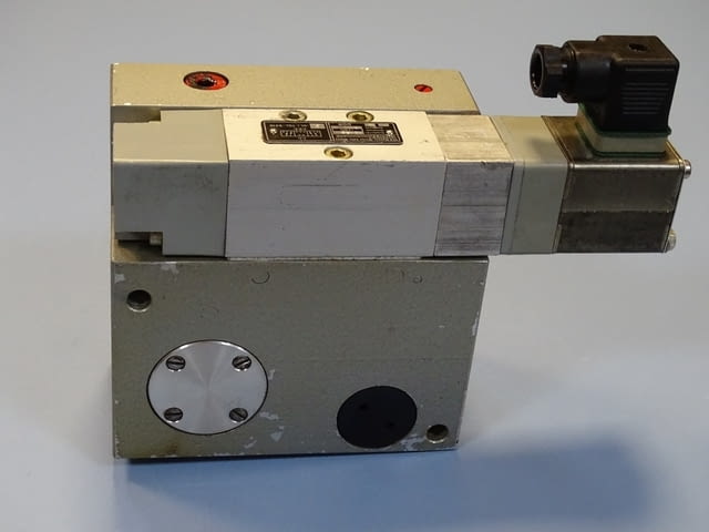 Пневматичен блок wmw DDR StGK04/0413 Pneumatic Valve 10Bar 24VDC - снимка 6