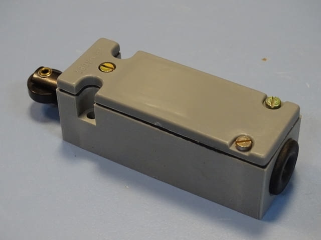 Краен изключвател VEB RFD Robotron KU1-R Limit Switch 6A 380V - снимка 1