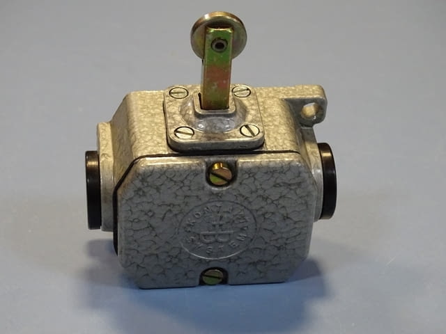 Краен изключвател VEB Robotron GWU1R Limit Switch 6A 500VAC, град Пловдив - снимка 2