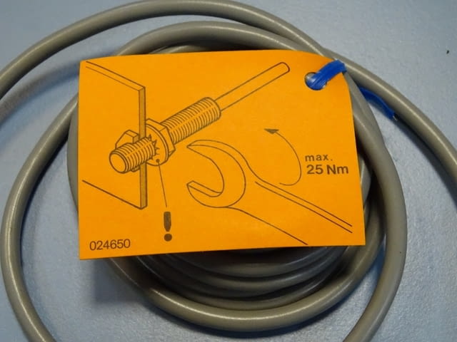 Индуктивен датчик EUCHNER EGT 12X02UP024 precision proximity switch 10-30VDC - снимка 3