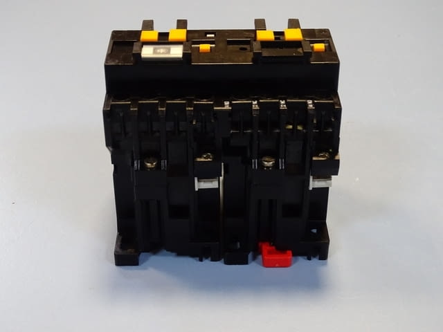 Контактор Telemecanique CA2-DK122.A65 contactor auxiliari 10A 220/240V