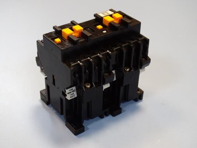 Контактор Telemecanique CA2-DK122.A65 contactor auxiliari 10A 220/240V - снимка 2