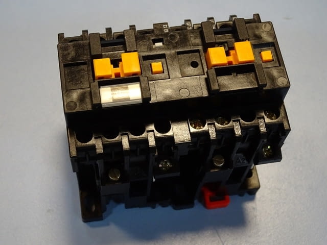 Контактор Telemecanique CA2-DK122.A65 contactor auxiliari 10A 220/240V - снимка 8