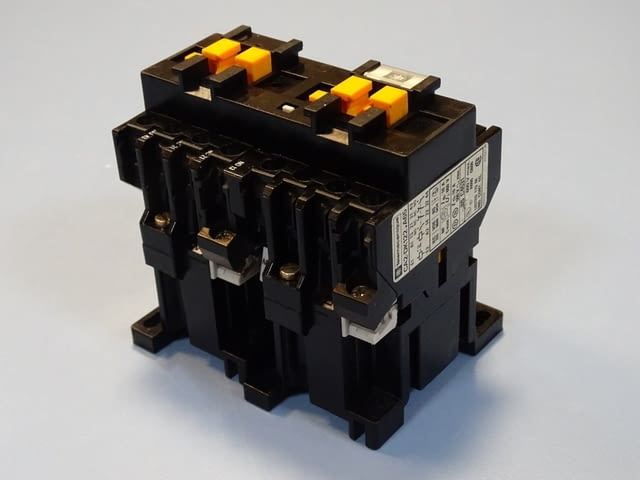 Контактор Telemecanique CA2-DK122.A65 contactor auxiliari 10A 220/240V - снимка 11