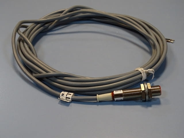 Индуктивен датчик Balluff BES516-329DOL-5-486LJ proximity switch 10-30VDC - снимка 1