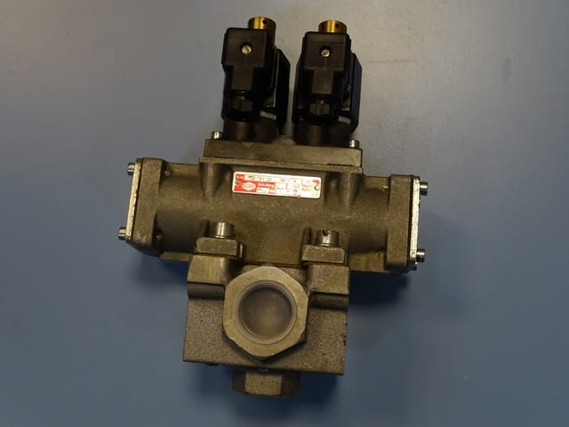 Пневматичен разпределител за преси HERION 24724030801 Pneumatic Valve - снимка 1