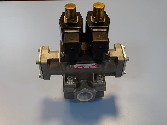 Пневматичен разпределител за преси HERION 24724030801 Pneumatic Valve - снимка 2