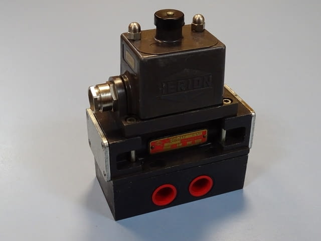 Пневматичен разпределител HERION 26511C69 Single Solenoid Valve 220V/50Hz G1/2 - снимка 1