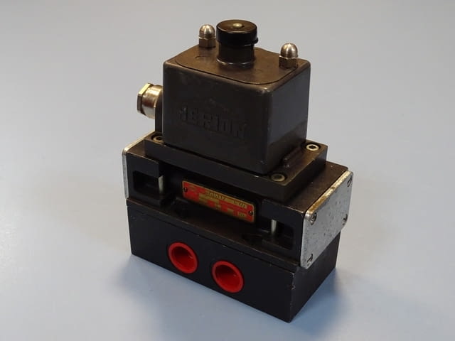 Пневматичен разпределител HERION 26511C69 Single Solenoid Valve 220V/50Hz G1/2 - снимка 2