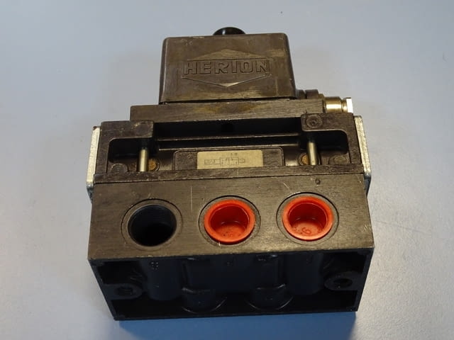 Пневматичен разпределител HERION 26511C69 Single Solenoid Valve 220V/50Hz G1/2 - снимка 9