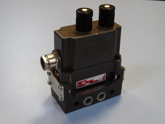 Пневматичен разпределител HERION 25507E74 Solenoid Valve 24VDC G1/8 - снимка 1