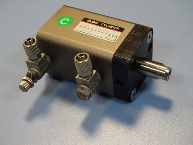 Пневматичен цилиндър SMC 10-CDQ2B20-20D pneumatic cylinder 10Bar - снимка 5