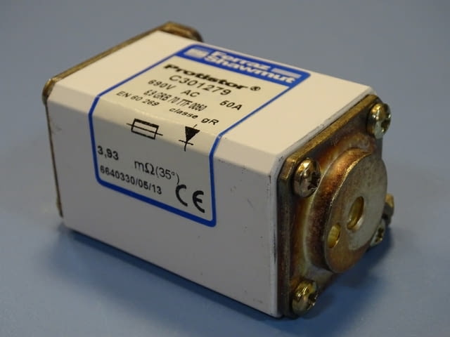 Предпазител Ferraz Shawmut Protistor C301279 Fuses 6.9GRB70TTF0050 50A 690VAC - снимка 4