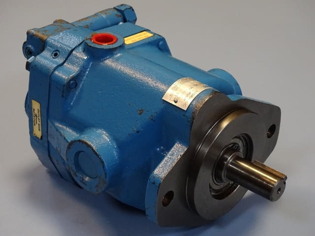 Хидравлична помпа Vickers PVB15RSY31C11 Hydraulic piston pump - снимка 1