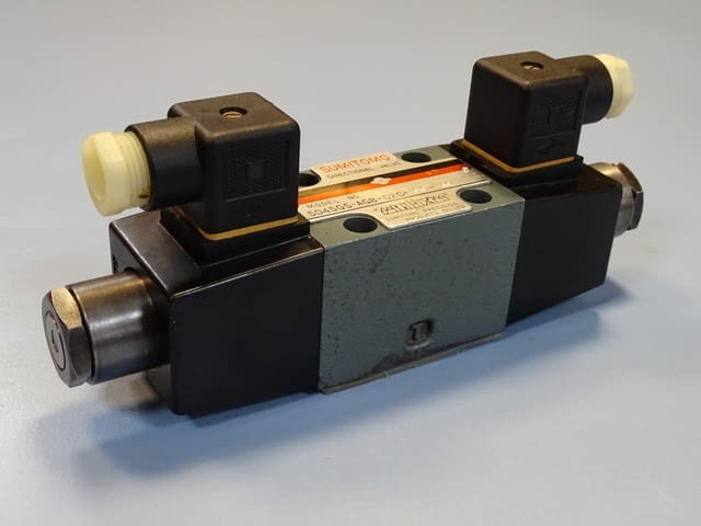 Хидравличен разпределител SUMITOMO SD4SGS-AGB-02C-100-11 directional valve 100V - снимка 1