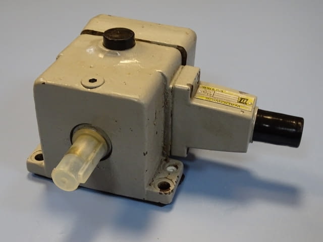 Хидравлична помпа WADOWICE PV6V3-30/24R8MC25A1 Hydraulic pump - снимка 1