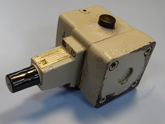 Хидравлична помпа WADOWICE PV6V3-30/24R8MC25A1 Hydraulic pump - снимка 2