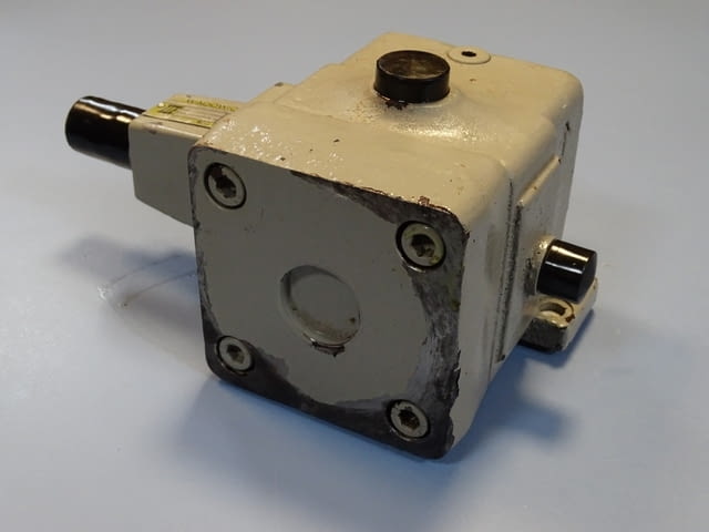 Хидравлична помпа WADOWICE PV6V3-30/24R8MC25A1 Hydraulic pump - снимка 4