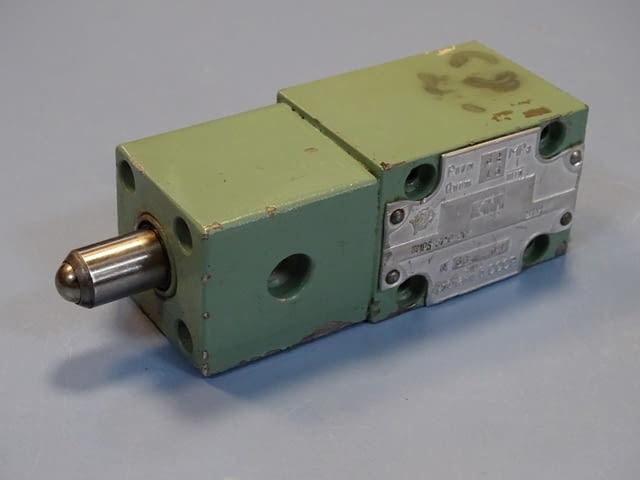 Хидравличен изключвател ВМР6574А30/УХЛ4 Hydraulic switch USSR 320Bar - снимка 1