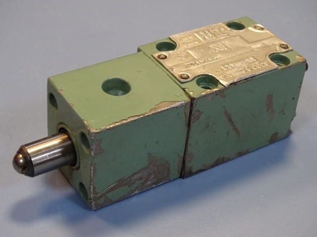 Хидравличен изключвател ВМР6574А30/УХЛ4 Hydraulic switch USSR 320Bar - снимка 2