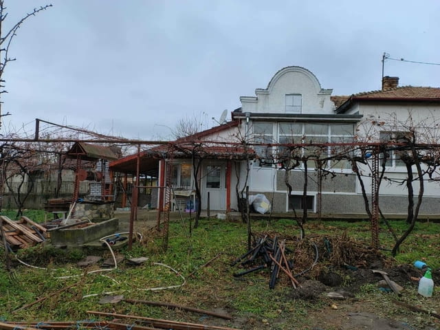 Предлагам къща в Плиска след ремонт, гараж 2-етажна, Тухла, 160 м2 - град Плиска | Къщи / Вили - снимка 1