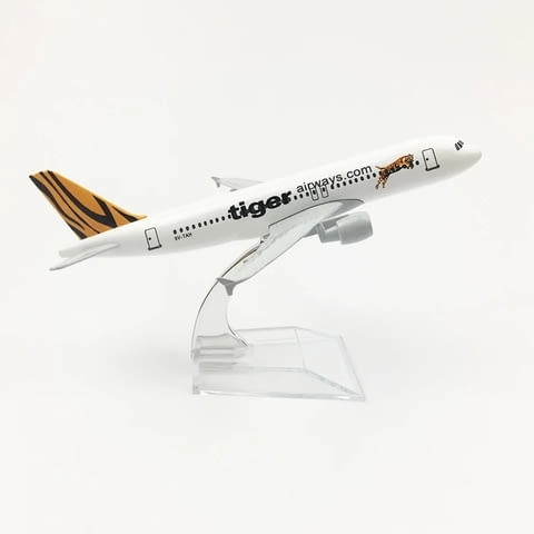 Еърбъс 320 самолет модел макет Airbus Tiger airways тигър метален - снимка 3